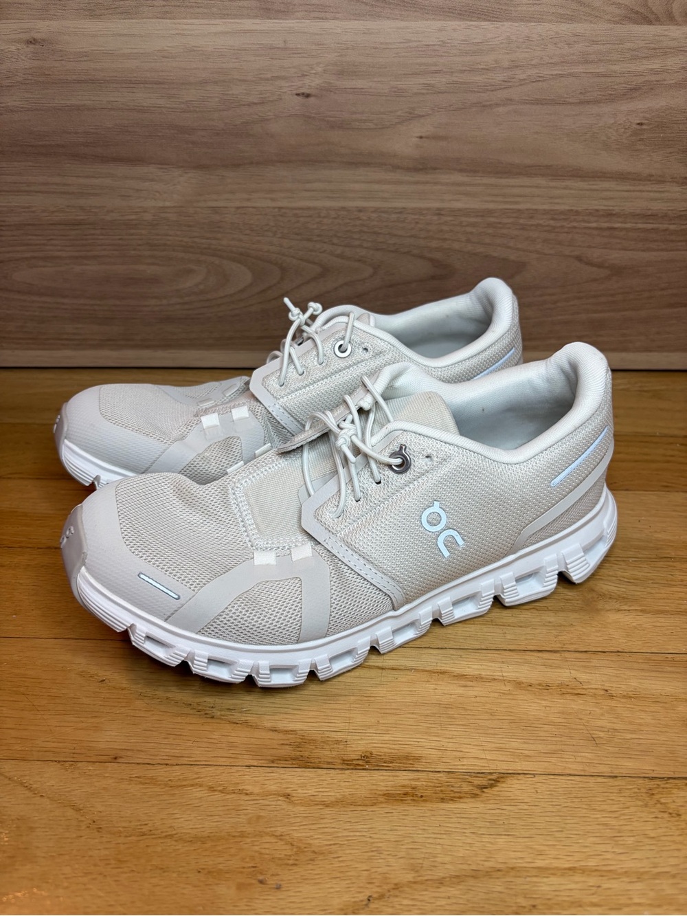 On Cloud 6 Women’s Sneakers in Pearl / White - Size 7.5